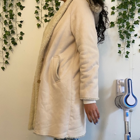 Beige color faux fur coat. - Picture 2 of 6